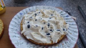 homemade lemon & blueberry cheesecake cake - deanysdesigns.co.uk
