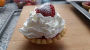 homemade strawberry shortbread - deanysdesigns.co.uk