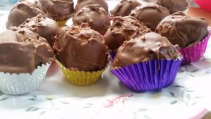 homemade chocolate cake pops - deanysdesigns.co.uk
