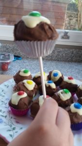 homemade chocolate cake pops - deanysdesigns.co.uk